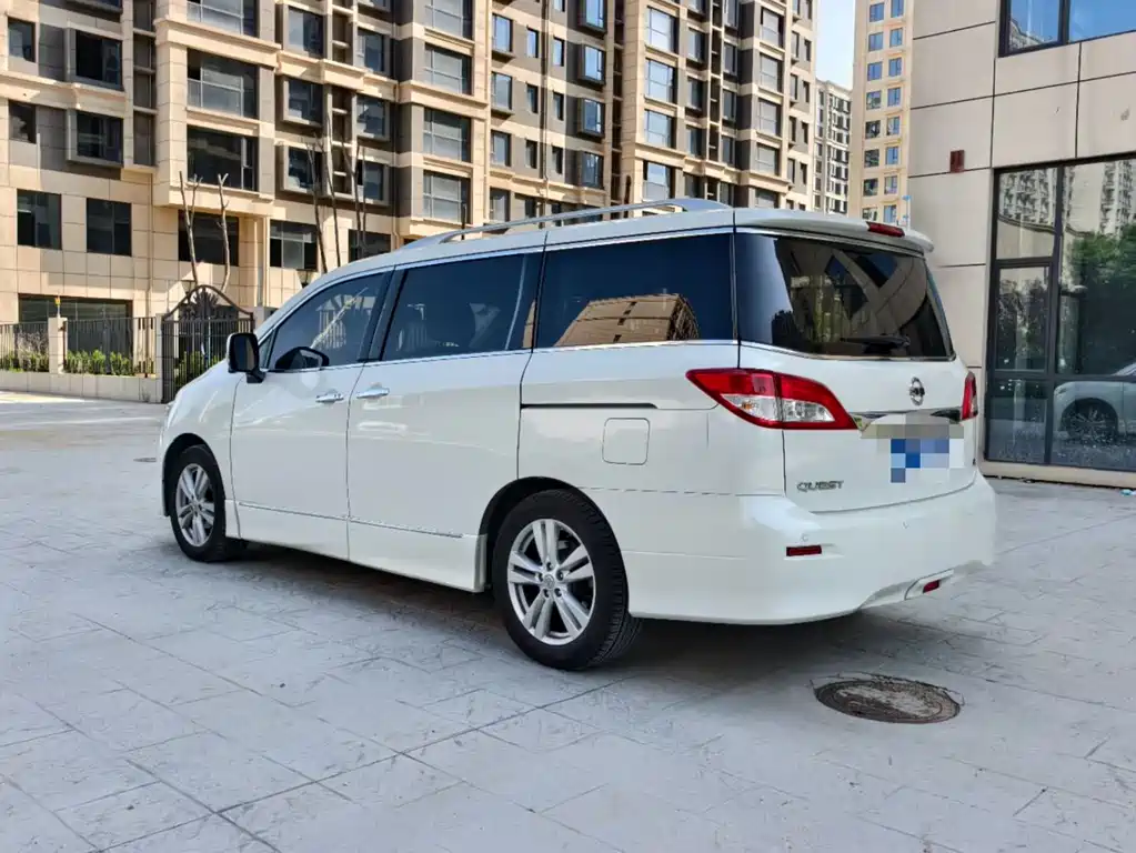 Nissan Quest — миниатюра 3