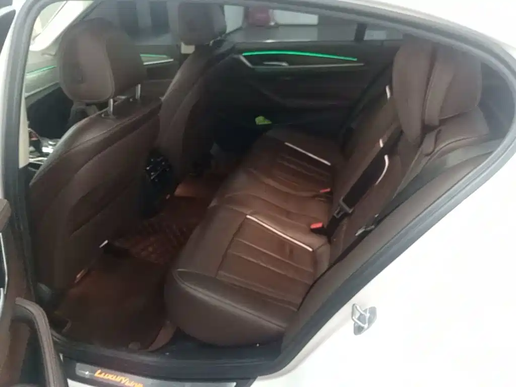 BMW 5 Series — миниатюра 17