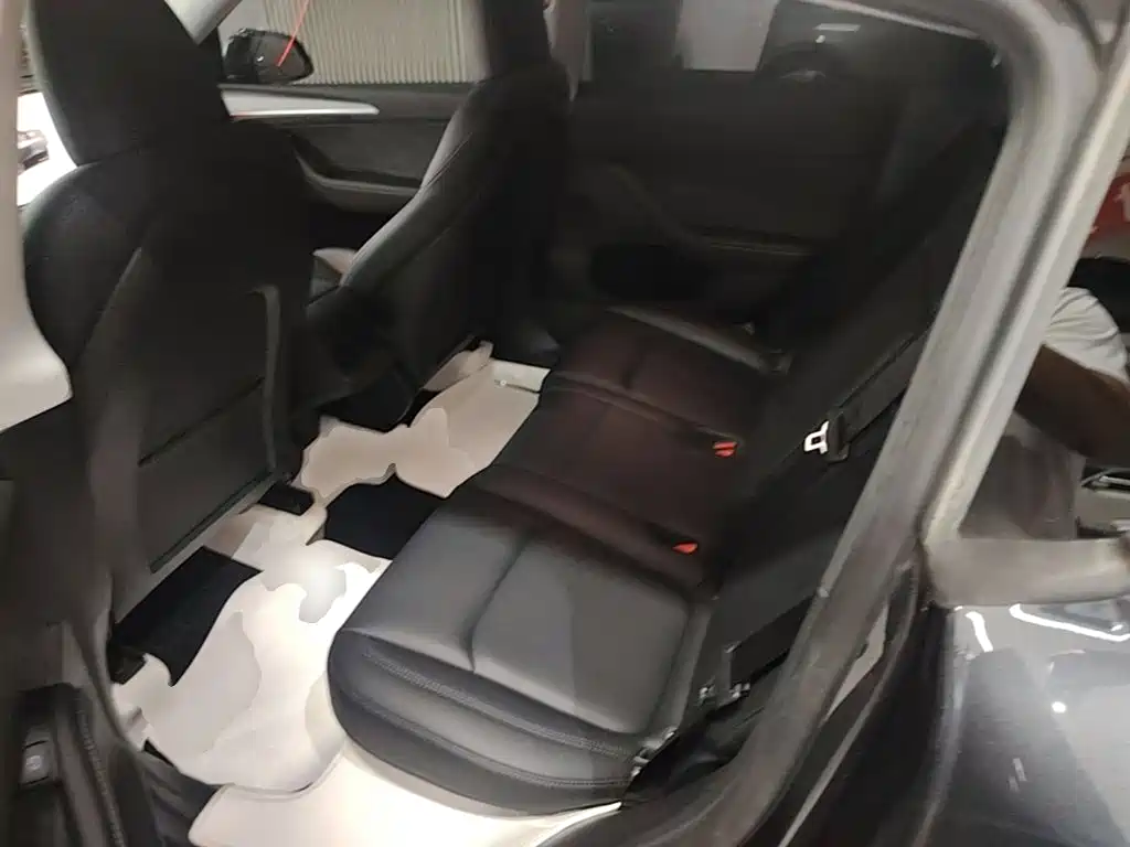 Tesla Model Y — миниатюра 17