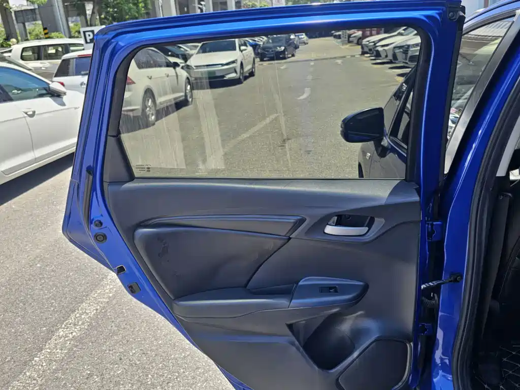Honda Fit — миниатюра 8