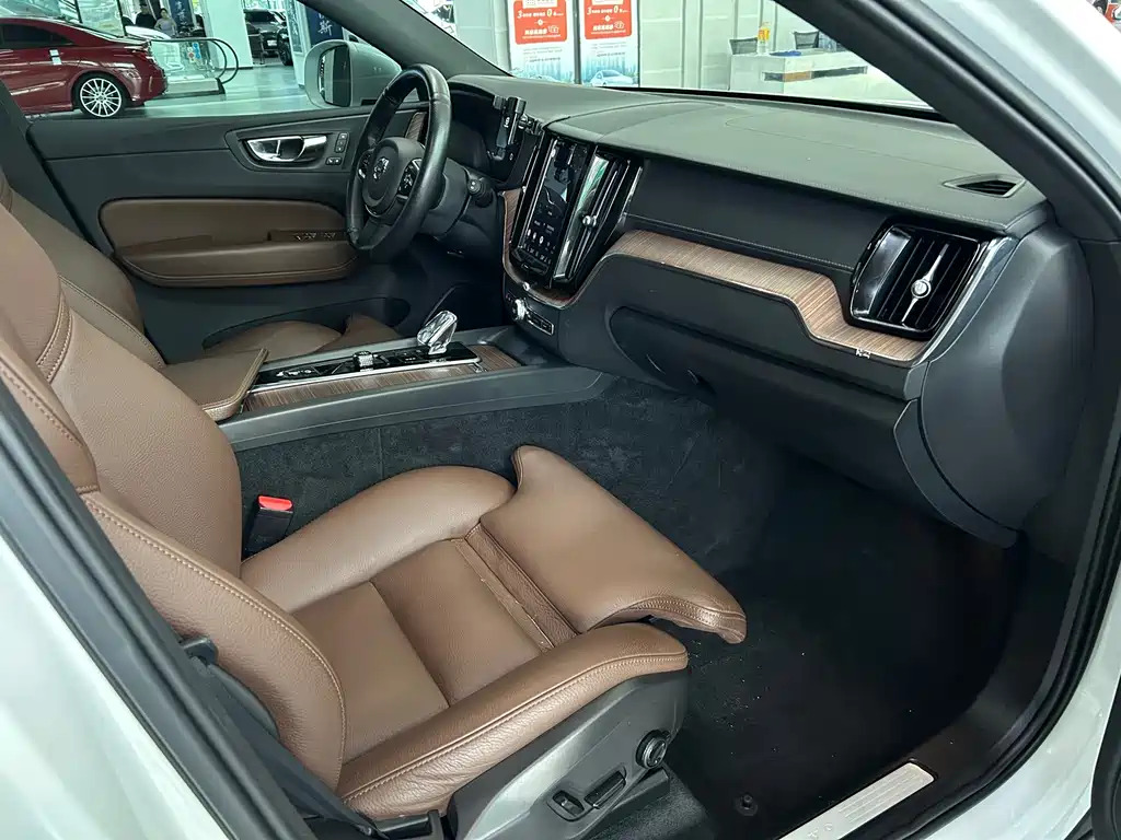 Volvo XC60 — миниатюра 5