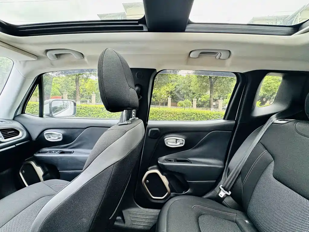 Jeep Renegade — миниатюра 18