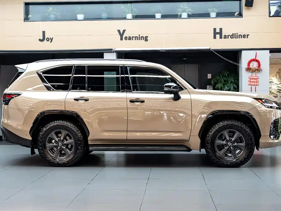 Lexus LX 2025 700h OVERTRAIL