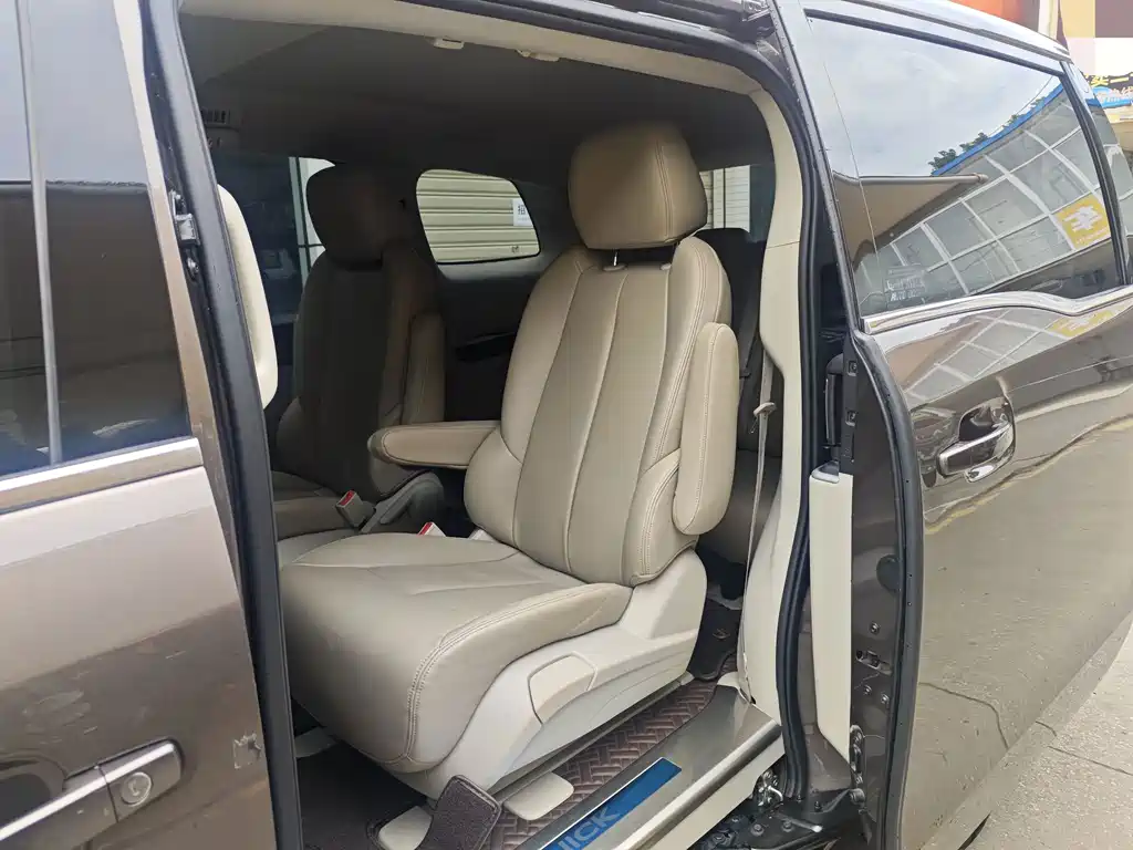Buick GL8 — миниатюра 4
