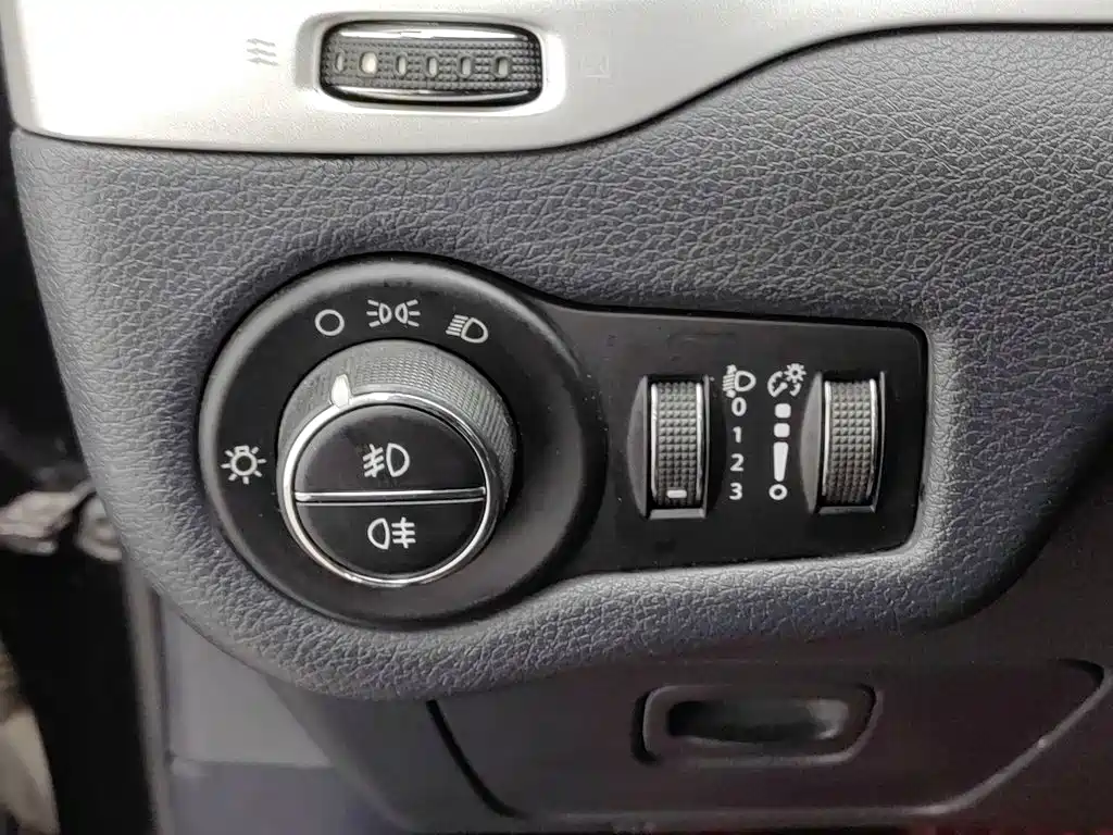 Jeep Cherokee — миниатюра 21