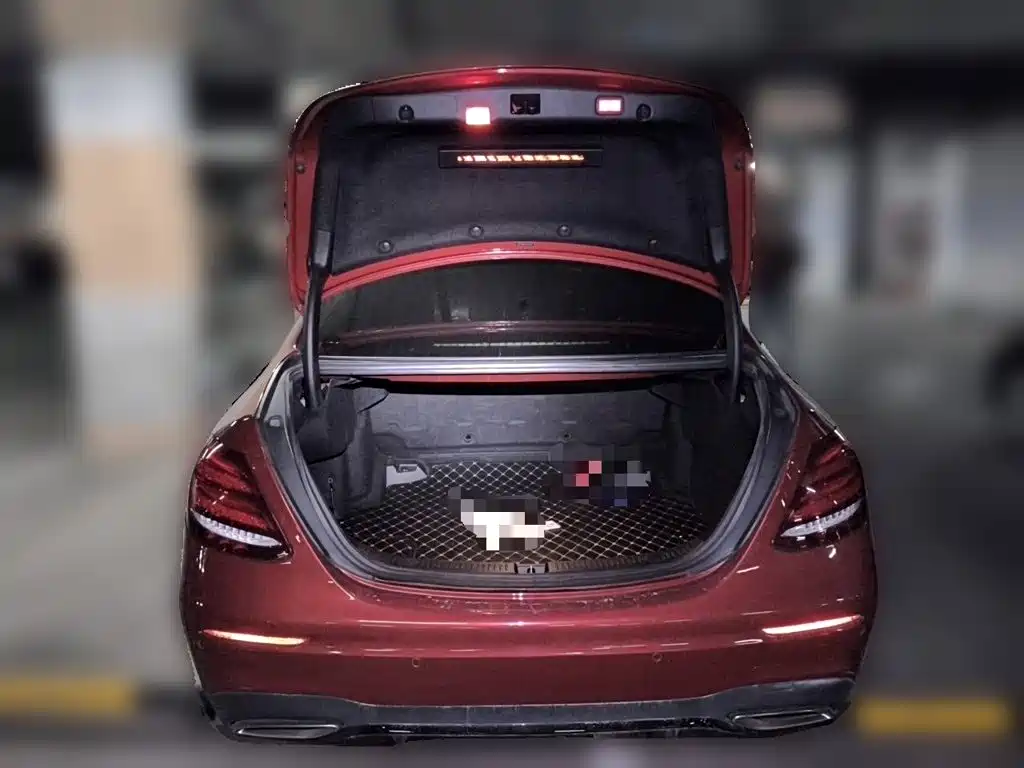 Mercedes-Benz E-Class — миниатюра 10