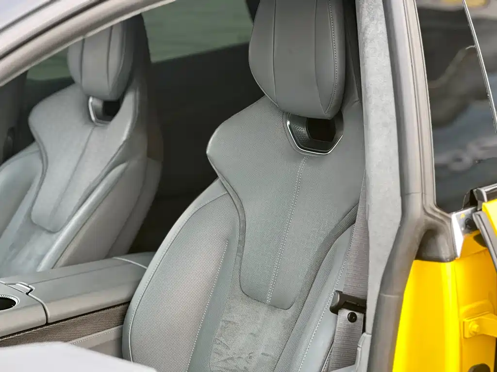 LOTUS SPORTS CAR EMEYA FLOWERS