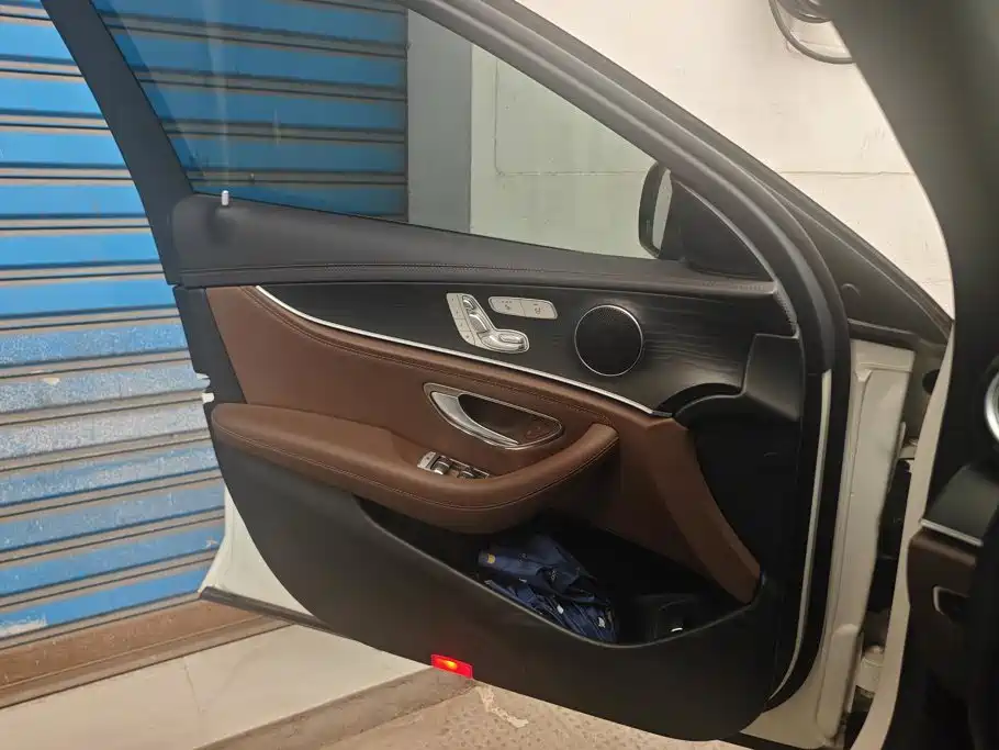 Mercedes-Benz E-Class — миниатюра 7