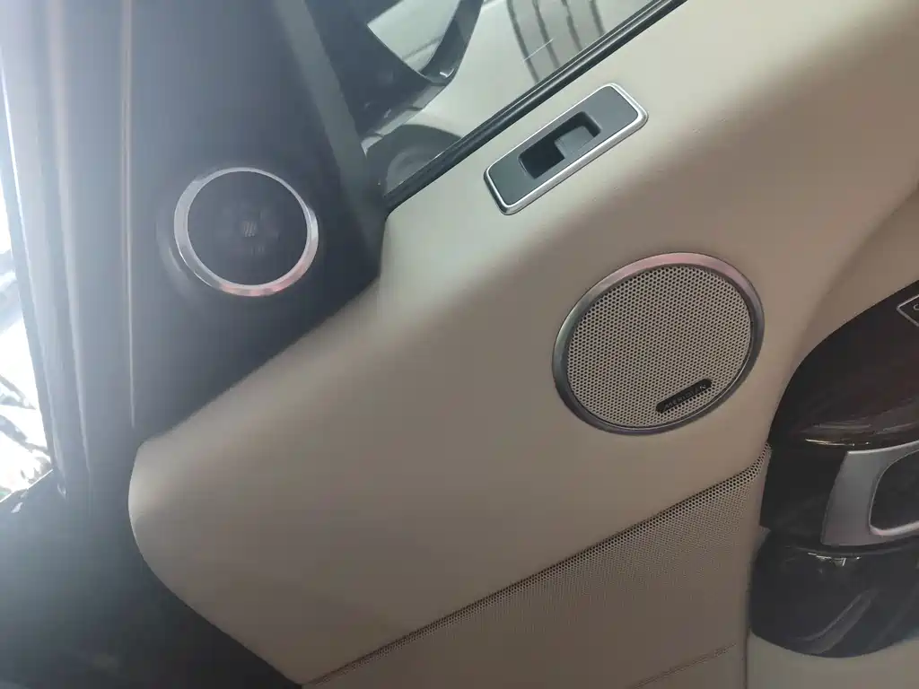 Land Rover Range Rover — миниатюра 4