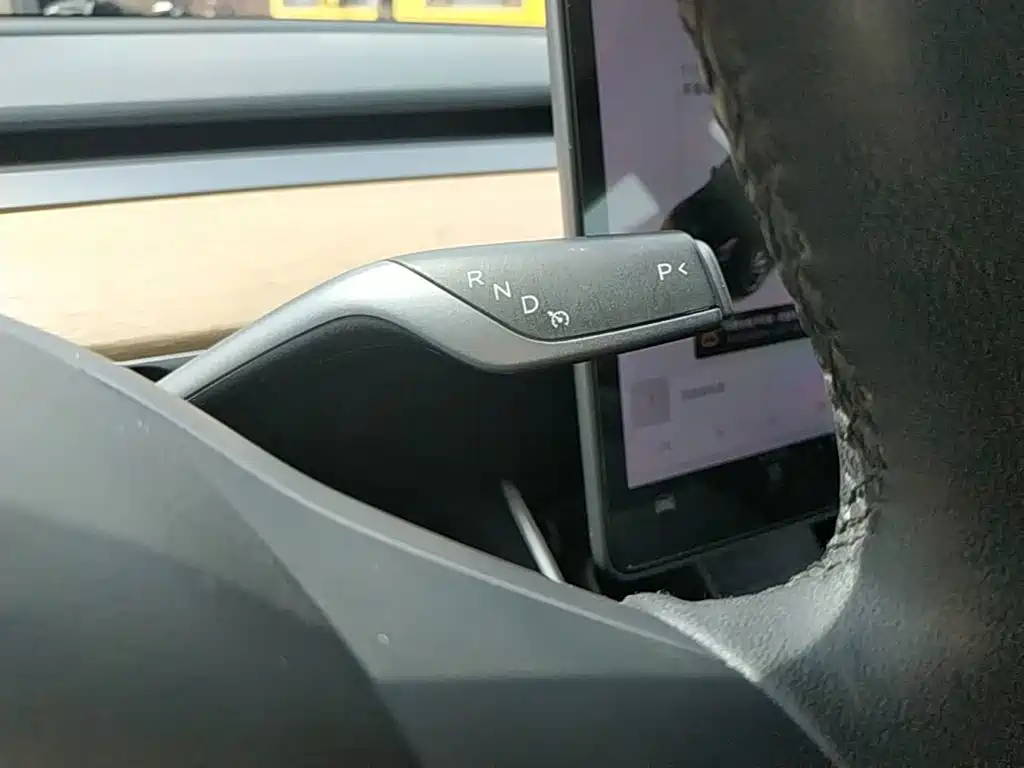 Tesla Model 3 — миниатюра 14