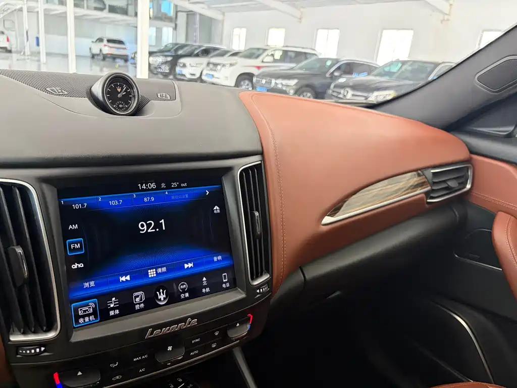 Maserati Levante — миниатюра 12