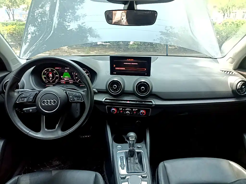 Audi Q2L e-tron — миниатюра 10