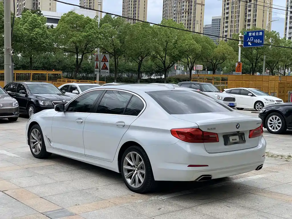 BMW 5 Series — миниатюра 4