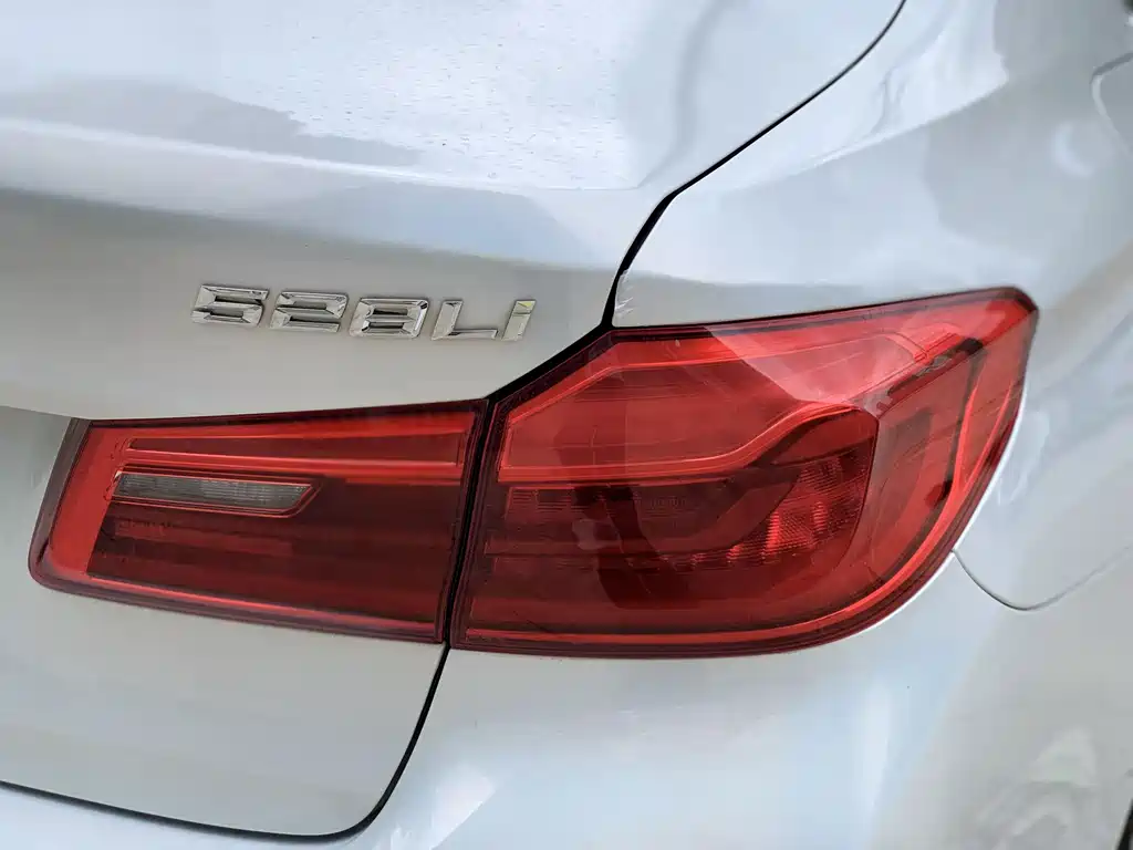 BMW 5 Series — миниатюра 8