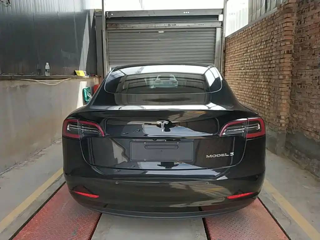 Tesla Model 3 — миниатюра 6