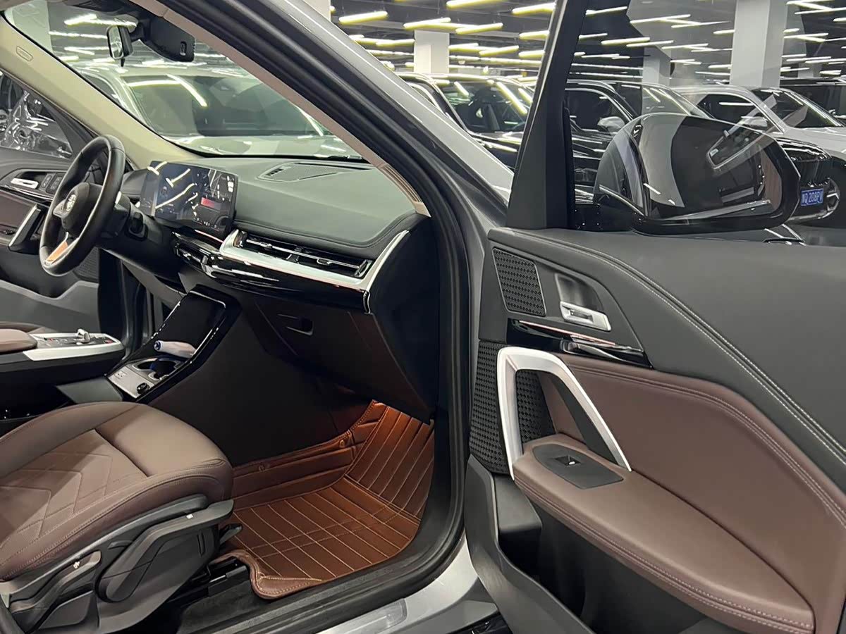 BMW X1 1.5 л 2023 г. Серебристо-серый, пробег 28000 км