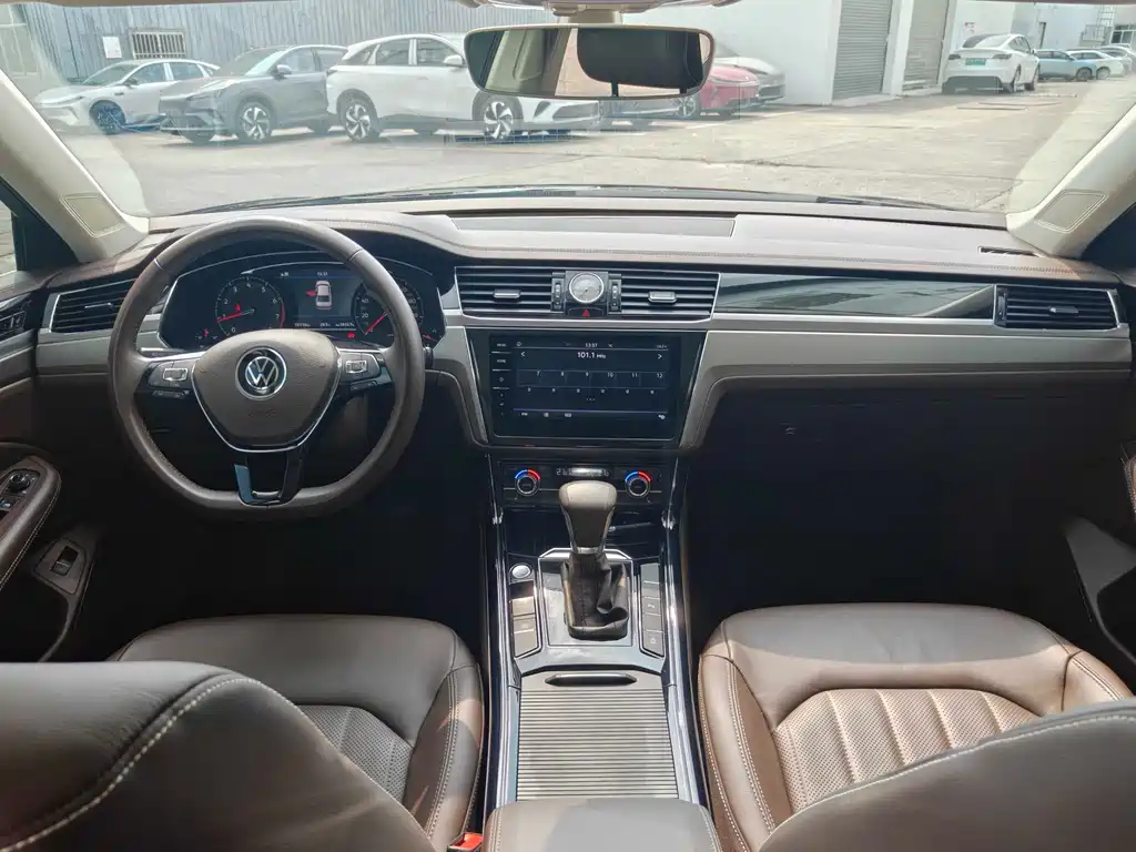 Volkswagen Phideon — миниатюра 10