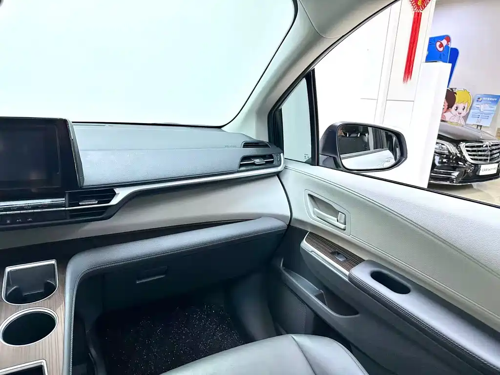 Toyota Sienna - фото 20