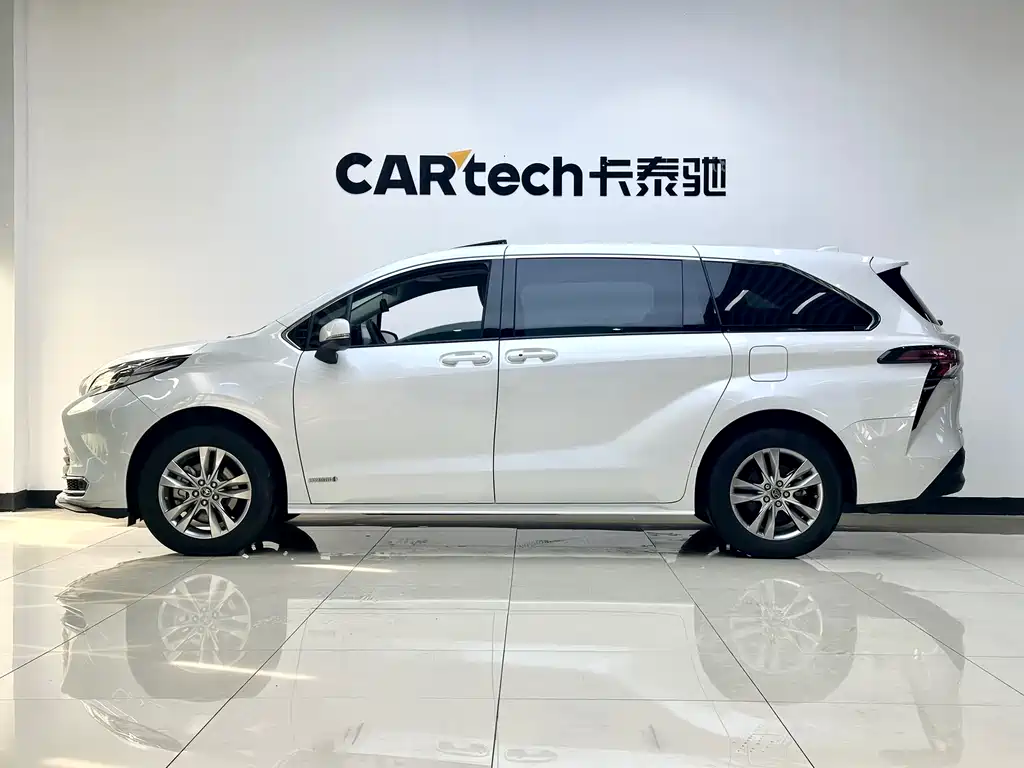 Toyota Sienna - фото 6