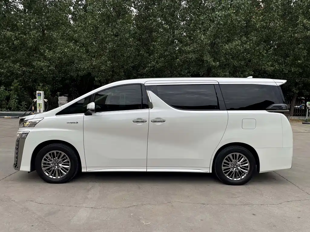 Toyota Vellfire — миниатюра 3
