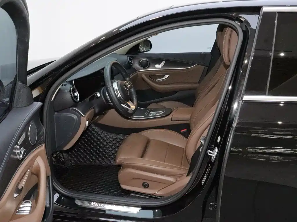 Mercedes-Benz E-Class — миниатюра 11