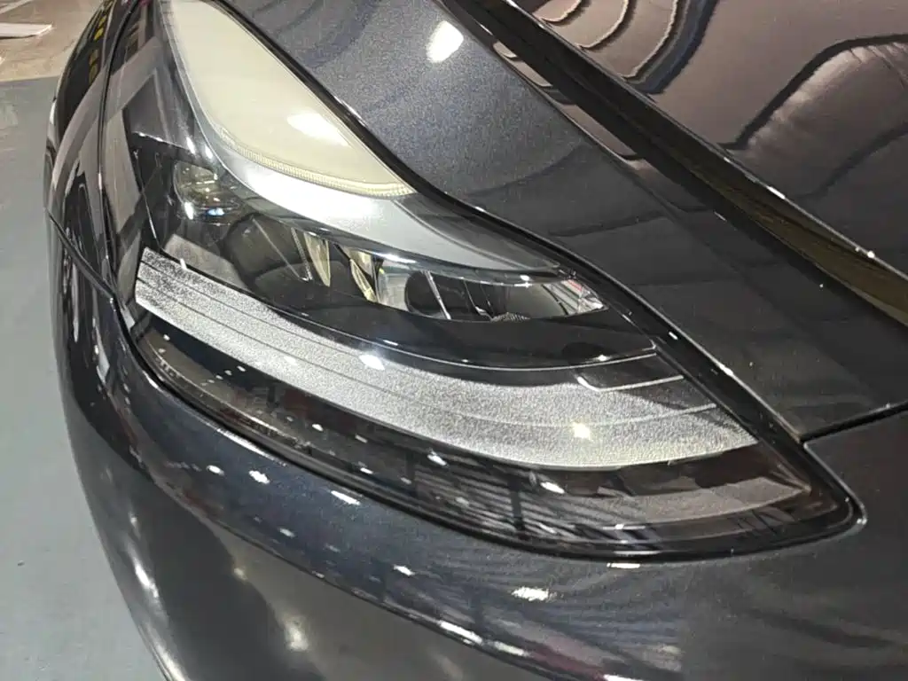Tesla Model Y — миниатюра 11