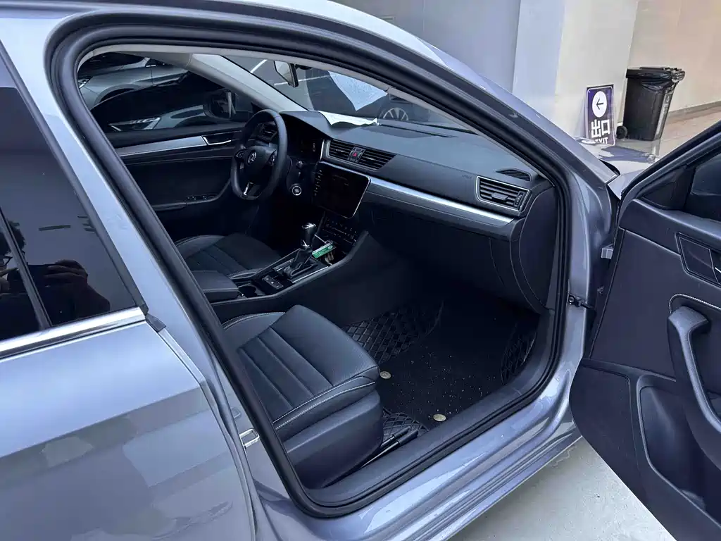 Skoda Superb — миниатюра 11