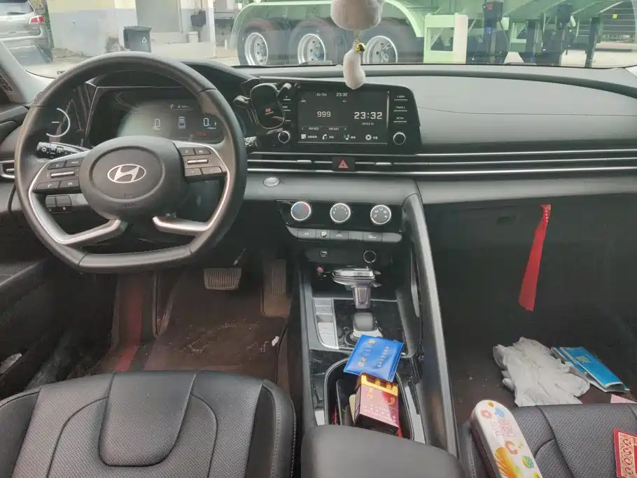 Hyundai Elantra — миниатюра 12