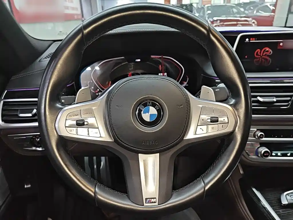 BMW 7 Series — миниатюра 11