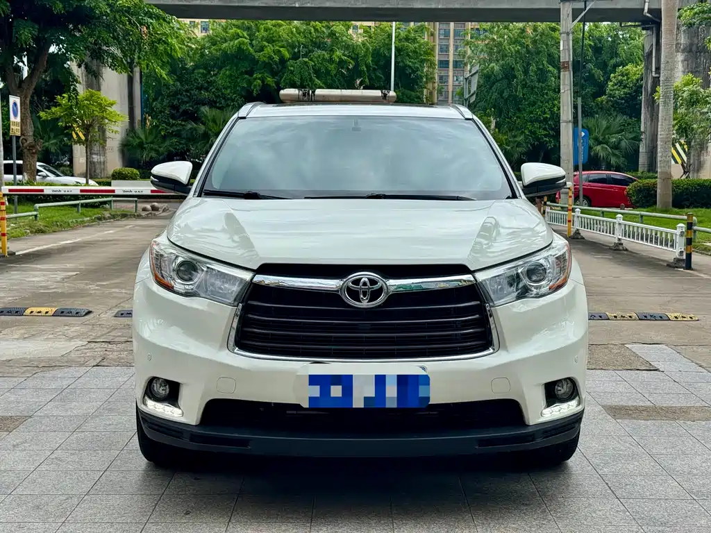 Toyota Highlander 2015 2.0T Luxury 7 мест
