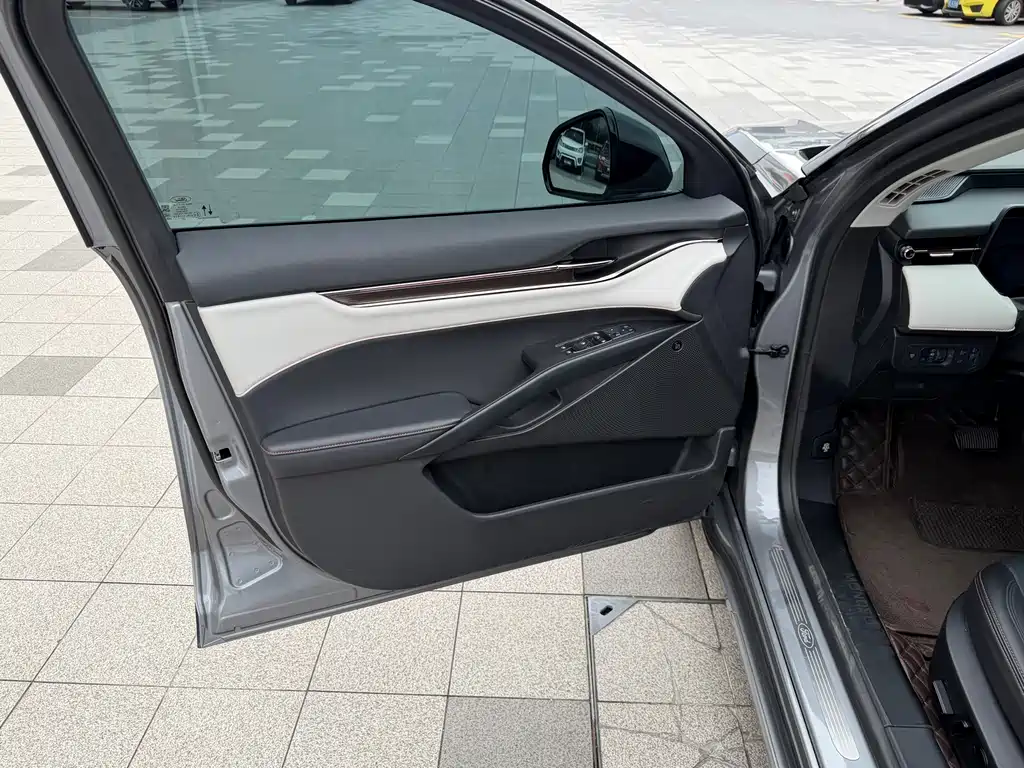 Ford Mondeo — миниатюра 6