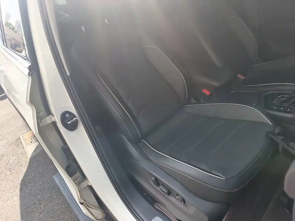 Volkswagen Tiguan L — миниатюра 25