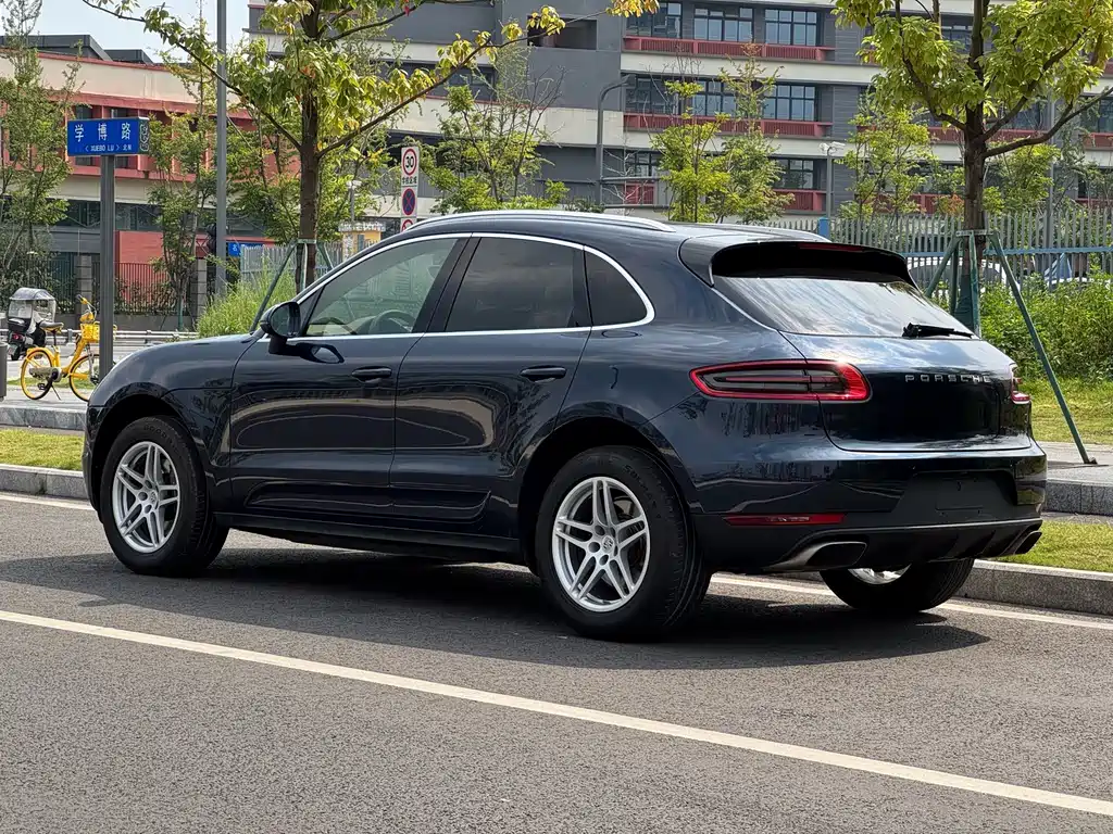 Porsche Macan — миниатюра 16