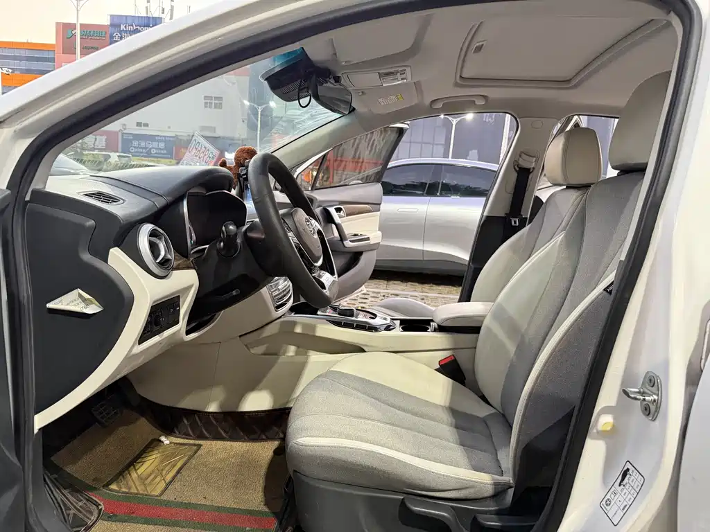 BAIC EU5 — миниатюра 8
