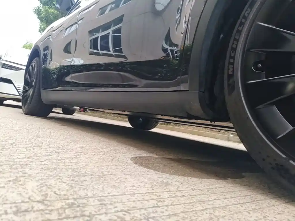 Tesla Model Y — миниатюра 21