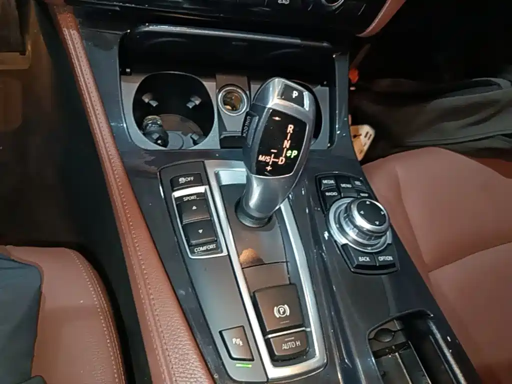 BMW 5 Series — миниатюра 14