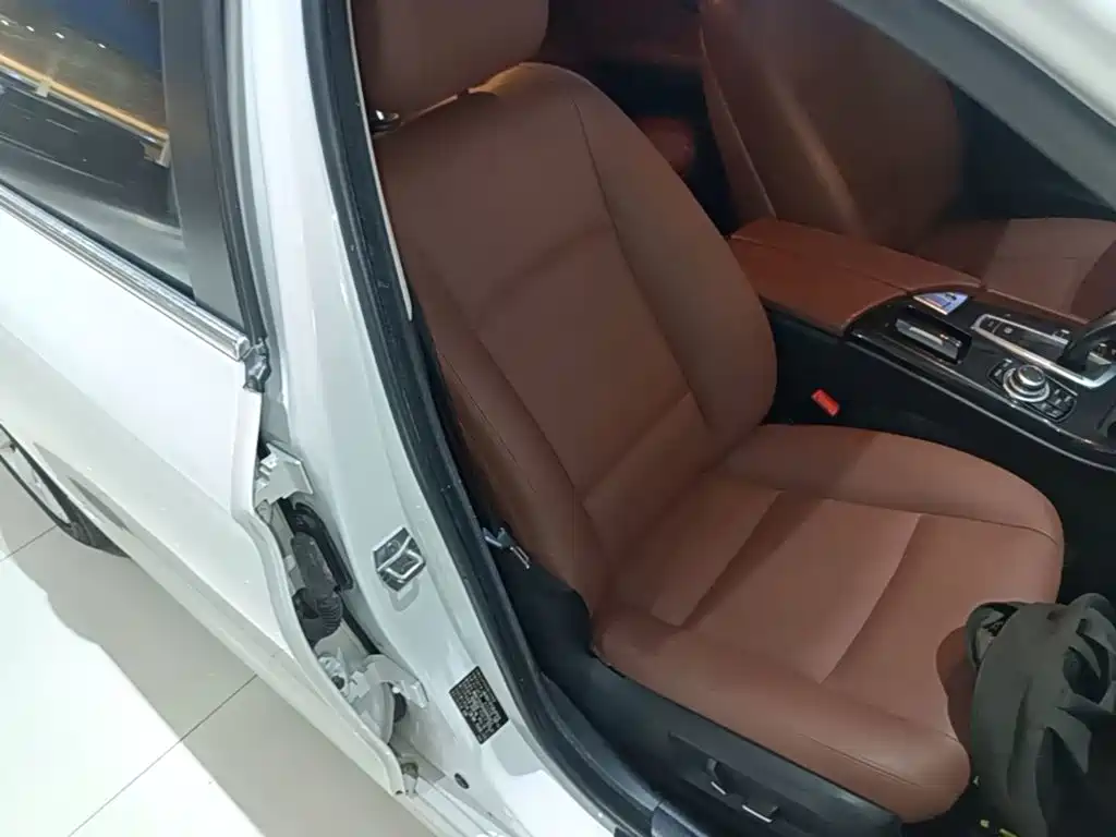 BMW 5 Series — миниатюра 25