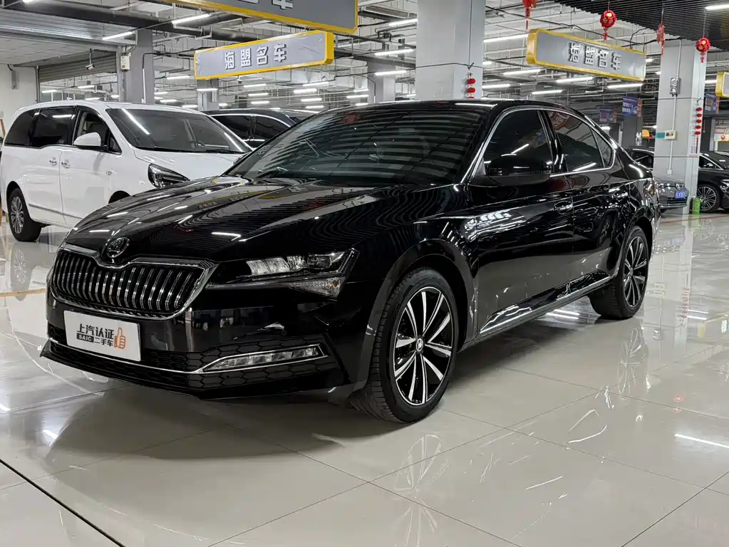 2025 Skoda Superb - zdjęcie 1 z 10