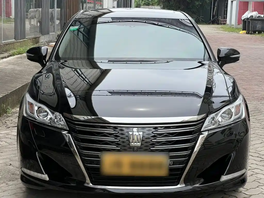 Toyota Crown — миниатюра 3