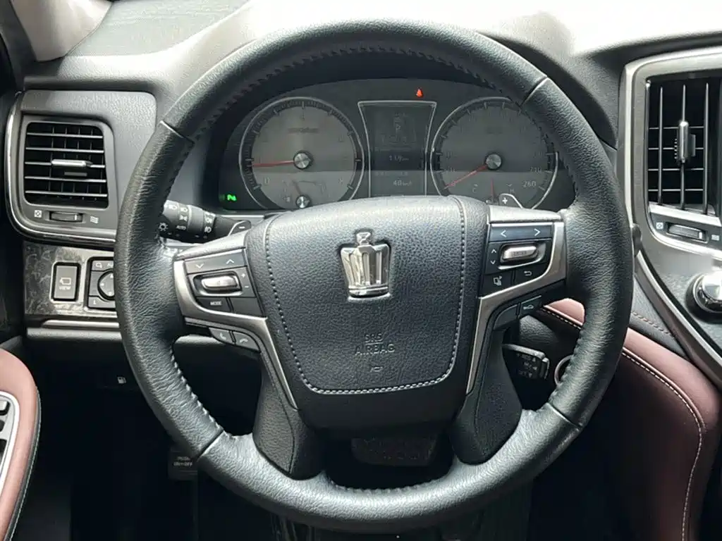Toyota Crown — миниатюра 11