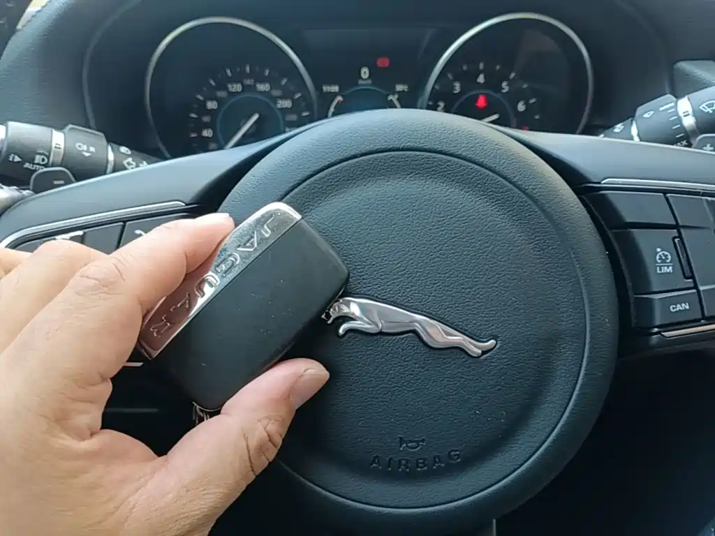 Jaguar XFL — миниатюра 9