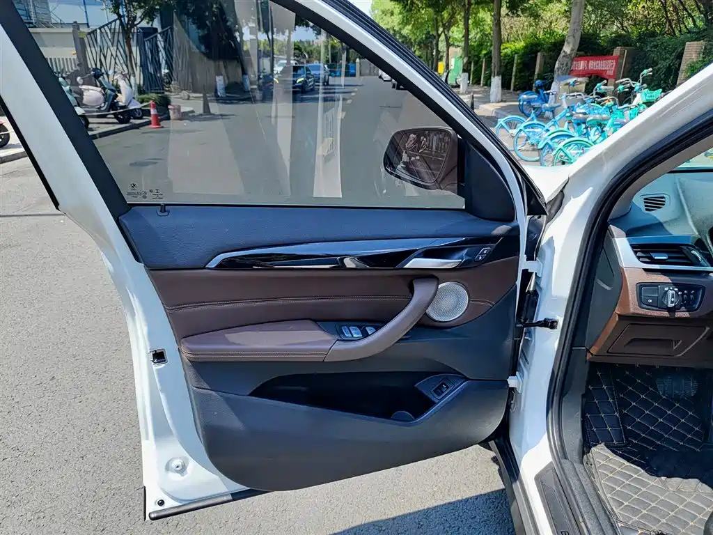 BMW X1 2022 sDrive25Li Lead