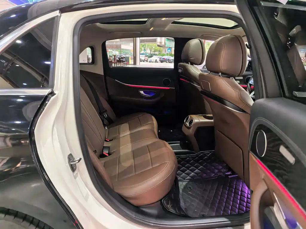 Mercedes-Benz E-Class — миниатюра 9