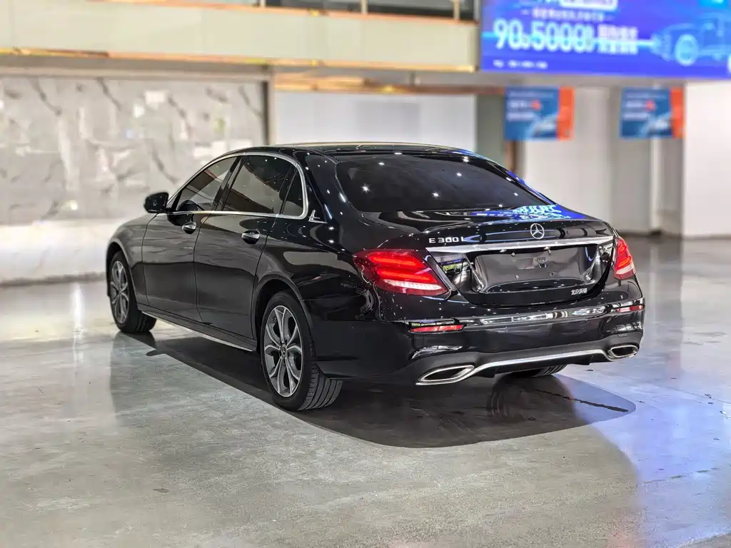 Mercedes-Benz E-Class — миниатюра 13