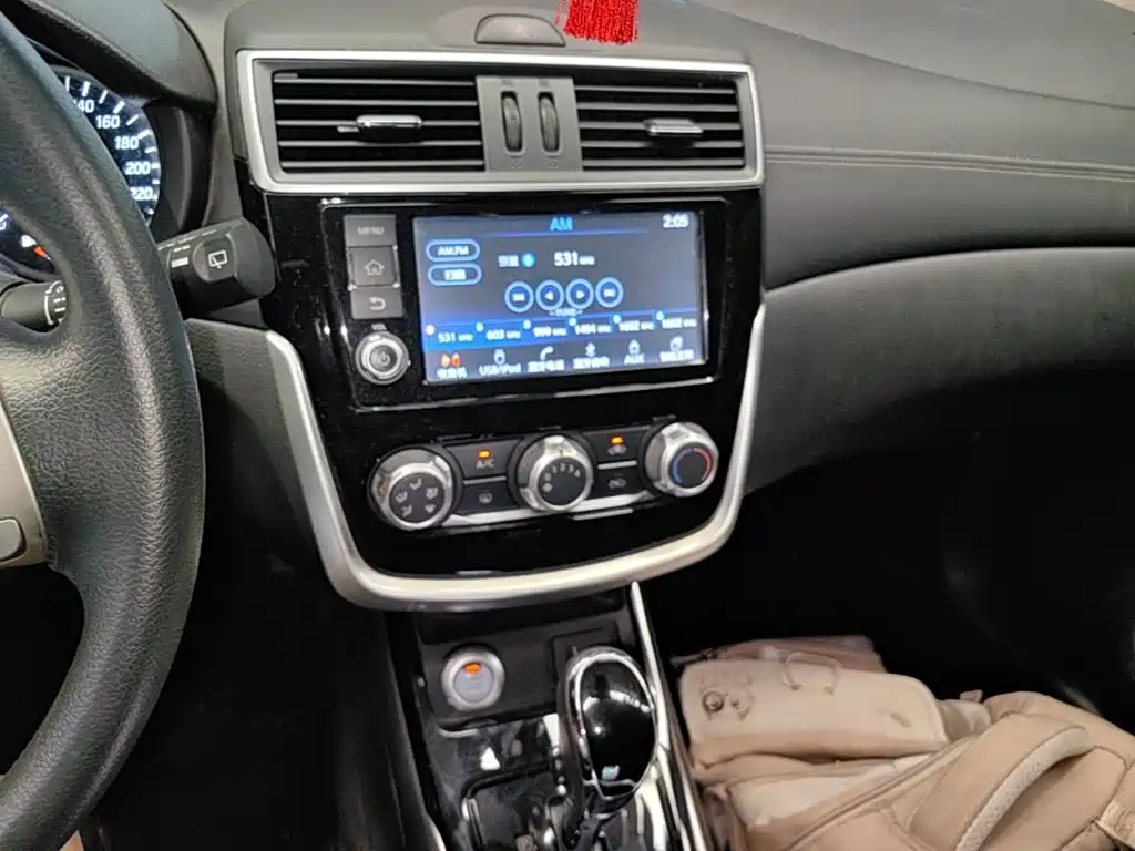 Nissan Tiida — миниатюра 13