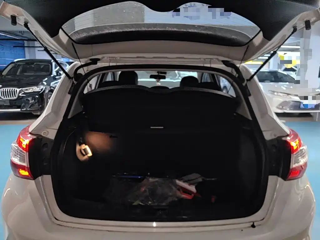 Nissan Tiida — миниатюра 19