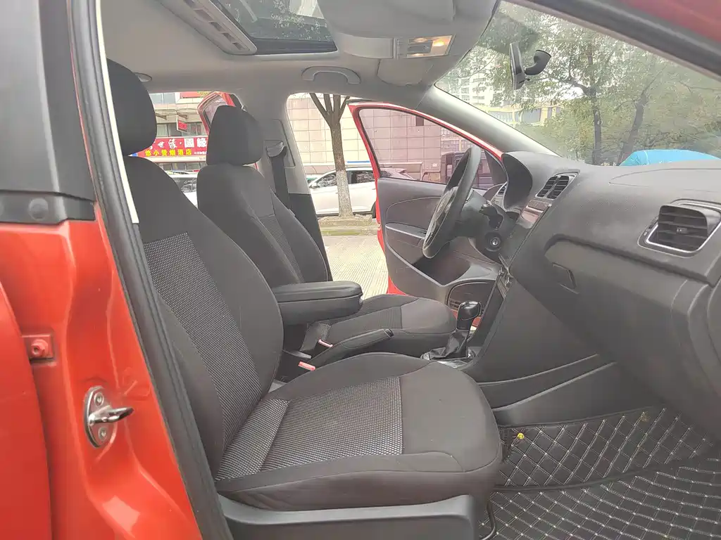Volkswagen Polo — миниатюра 6