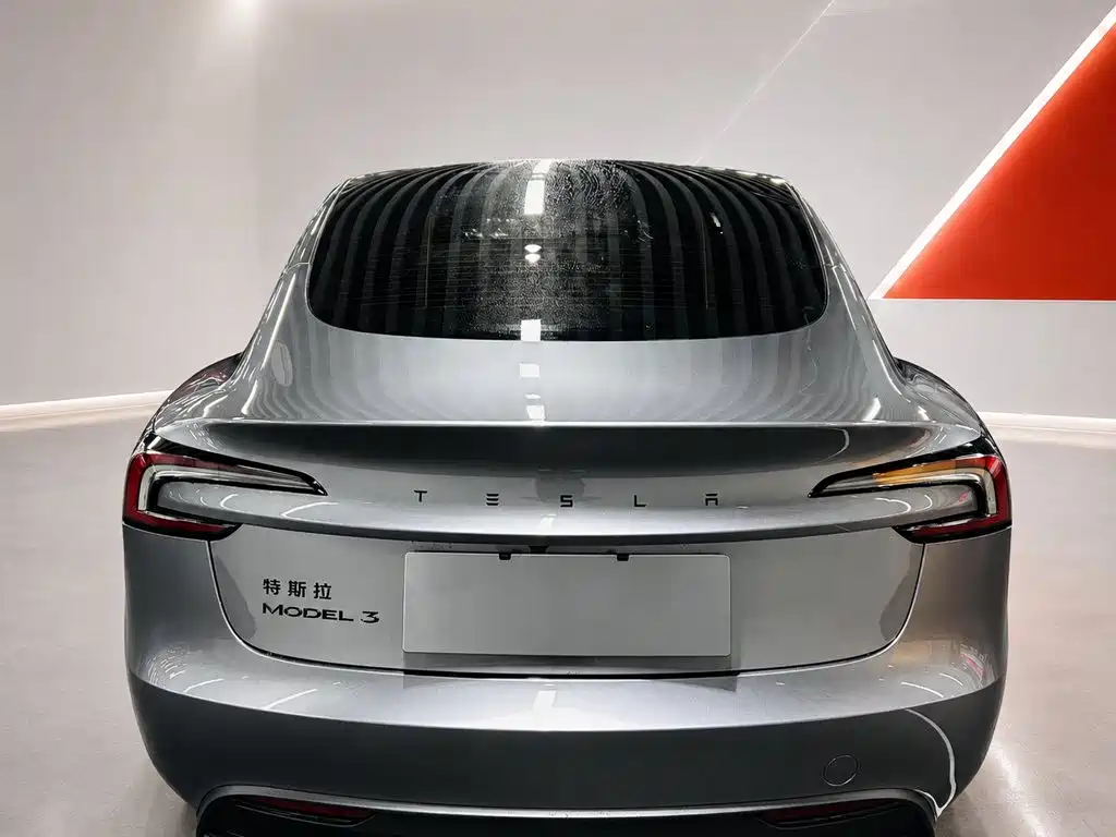 Tesla Model 3 — миниатюра 5
