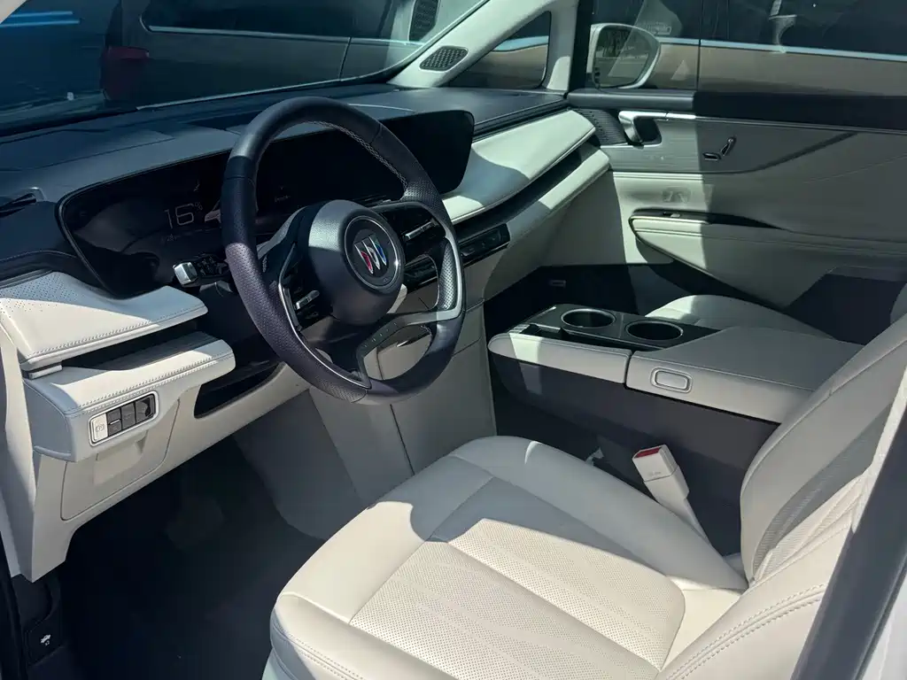 Buick GL8 Hybrid — миниатюра 7