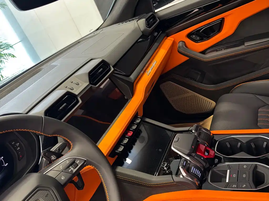 Lamborghini Urus SE — миниатюра 9